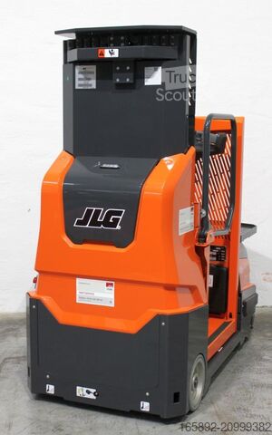 Vrachtwagen met hoogwerker JLG DSP-M