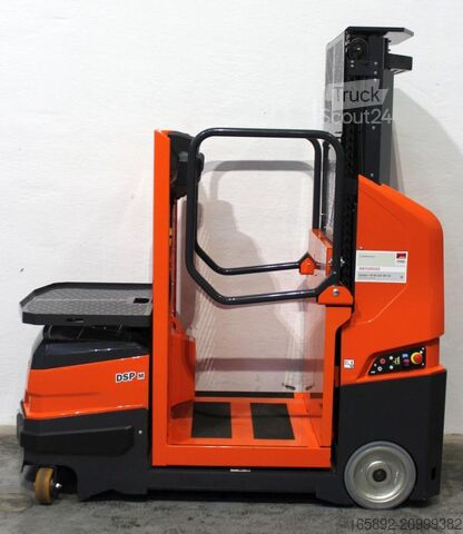 Vrachtwagen met hoogwerker JLG DSP-M