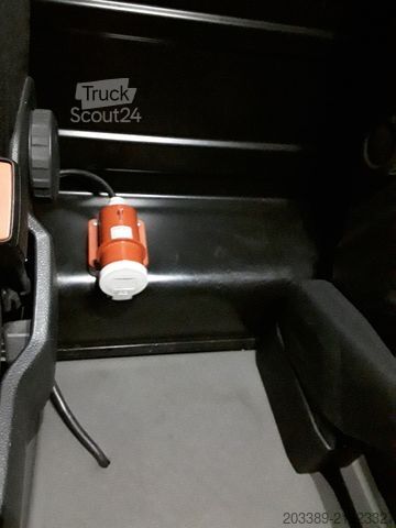 Fourgon isotherme frigorifique MAN TGE/3/180/KÜHLKASTENWAGEN/THERMO KING