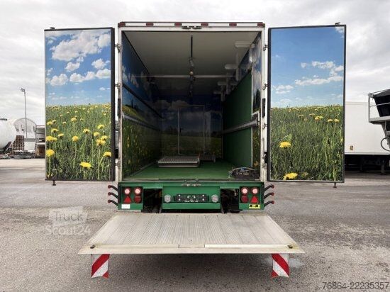 Полуремарке-фургон  K.M.A HOLLAND KM02 KG, VERKAUFSKOFFER MIT KüCHE,  RECHTS TERRASSE AUSKLAPPBAR, SHOWTRAILER