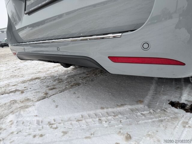 Minibüs Mercedes-Benz V 300 d AVANTGARDE Lang AMG AIRMATIC+Pano+AHK