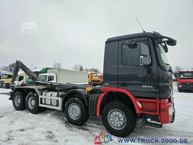 Haakarm vrachtwagen Mercedes-Benz Actros 3244 8x4 Meiller 30t.7m Container Blatt