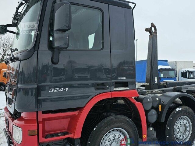 Haakarm vrachtwagen Mercedes-Benz Actros 3244 8x4 Meiller 30t.7m Container Blatt
