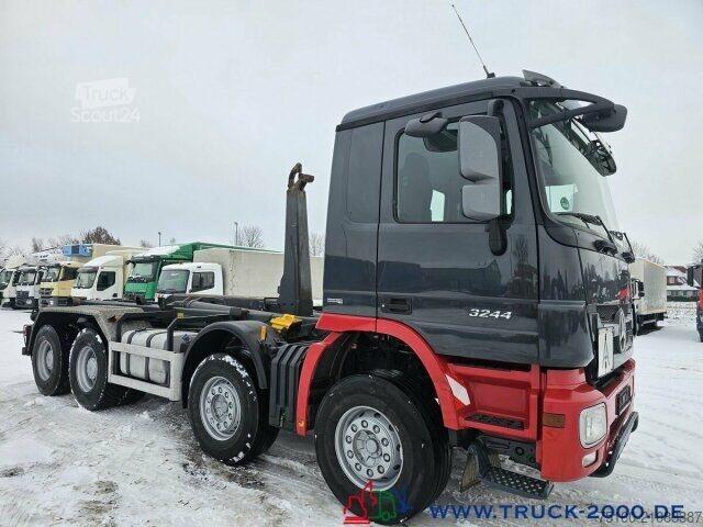 Haakarm vrachtwagen Mercedes-Benz Actros 3244 8x4 Meiller 30t.7m Container Blatt