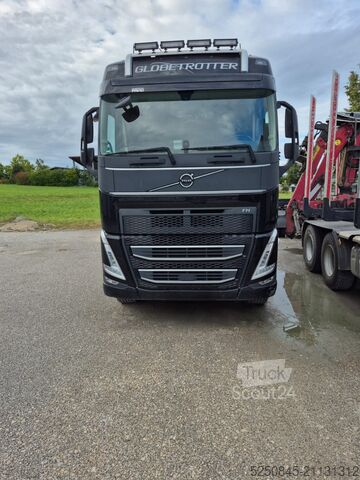 Transporter drewna z przyczepą tandemową VOLVO FH 540