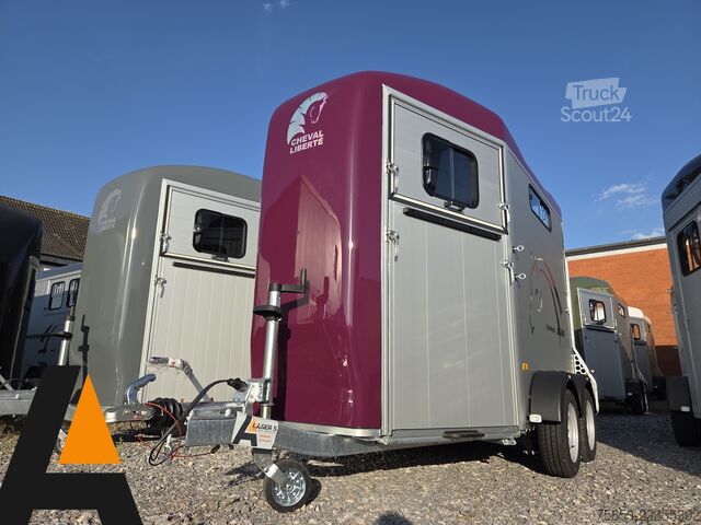 Hestetransporttrailer Cheval Liberté Touring Country 2,6t berry Sattelschrank