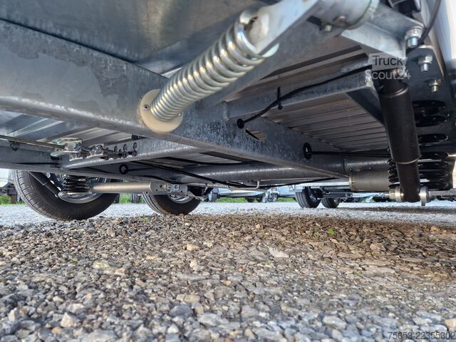 Hestetransporttrailer Cheval Liberté Touring Country 2,6t berry Sattelschrank