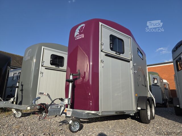 Hestetransporttrailer Cheval Liberté Touring Country 2,6t berry Sattelschrank