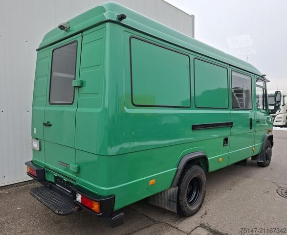 Furgoneta de caja alta MERCEDES-BENZ 711 D Vario Kasten ex-Polizei Standheizung