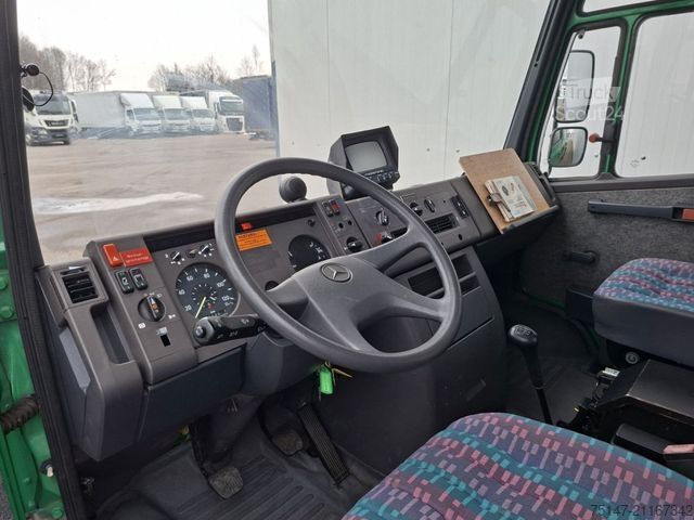 Furgoneta de caja alta MERCEDES-BENZ 711 D Vario Kasten ex-Polizei Standheizung