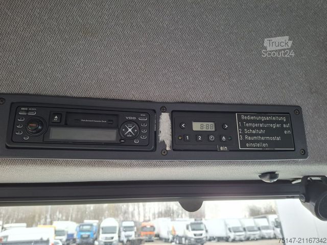 Furgoneta de caja alta MERCEDES-BENZ 711 D Vario Kasten ex-Polizei Standheizung