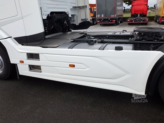 Стандартний тягач DAF XG 530 FT Skylight/Ret./2x Tank/PTO/Spoiler/LED