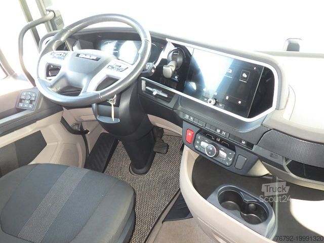 Стандартний тягач DAF XG 530 FT Skylight/Ret./2x Tank/PTO/Spoiler/LED