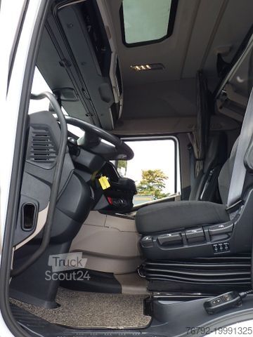 Стандартний тягач DAF XG 530 FT Skylight/Ret./2x Tank/PTO/Spoiler/LED