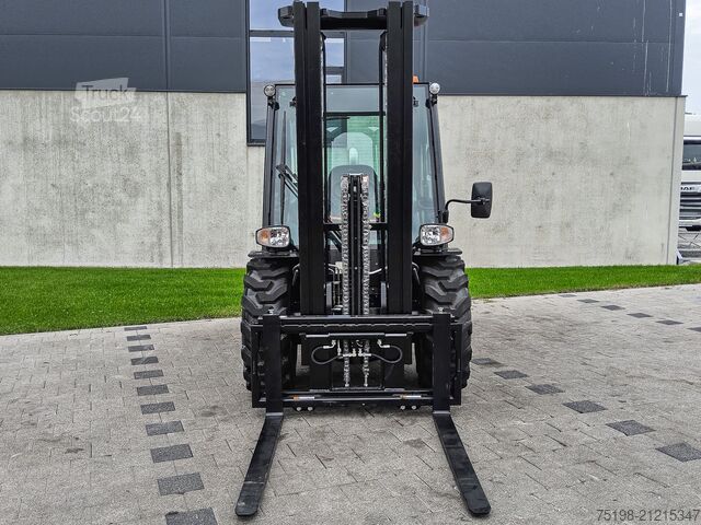 All-terrain forklift Manitou MC 30-4
