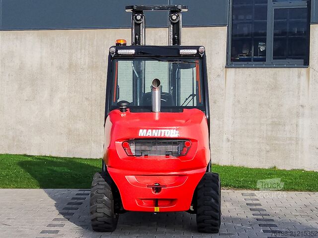 All-terrain forklift Manitou MC 30-4