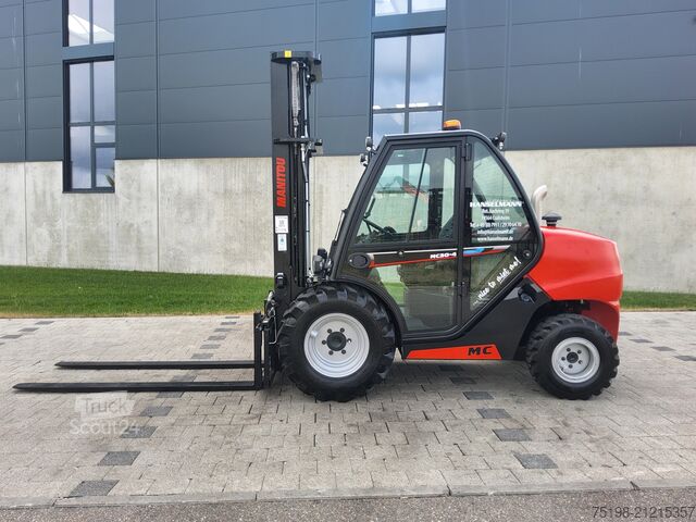 All-terrain forklift Manitou MC 30-4