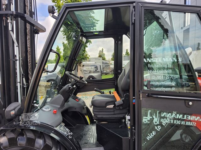 All-terrain forklift Manitou MC 30-4