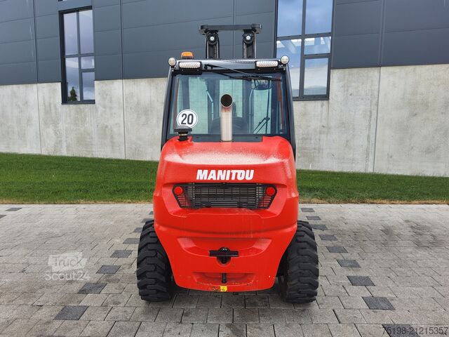 All-terrain forklift Manitou MC 30-4