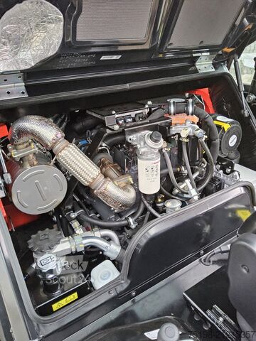 All-terrain forklift Manitou MC 30-4