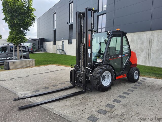 All-terrain forklift Manitou MC 30-4