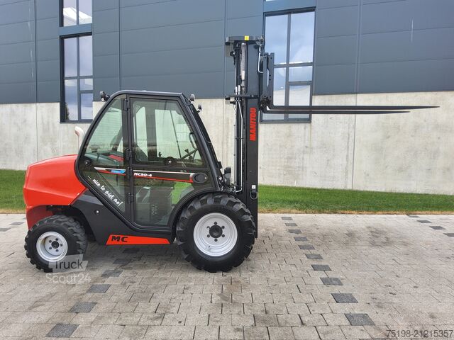All-terrain forklift Manitou MC 30-4