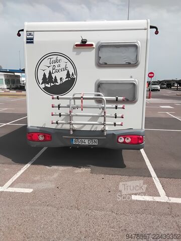 كامبر مع مقصورة علوية (ألكوف) Ford Autocaravana capuchina