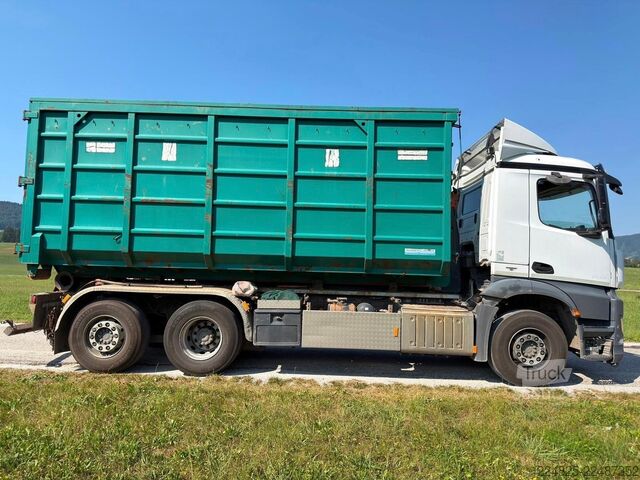 Kamion s kipom s pomičnim kontejnerom MERCEDES-BENZ AROCS 2742 ABROLLKIPPER+CONTAINER*2015*EURO6*