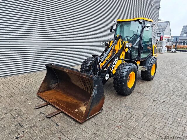 Nakladalnik JCB 407 T4 Bucket + Forks!