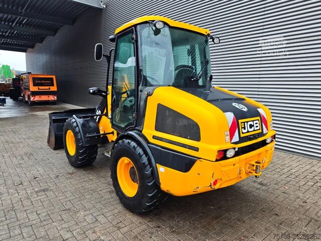 Nakladalnik JCB 407 T4 Bucket + Forks!