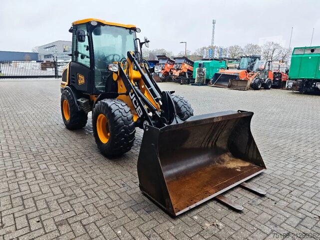 Nakladalnik JCB 407 T4 Bucket + Forks!