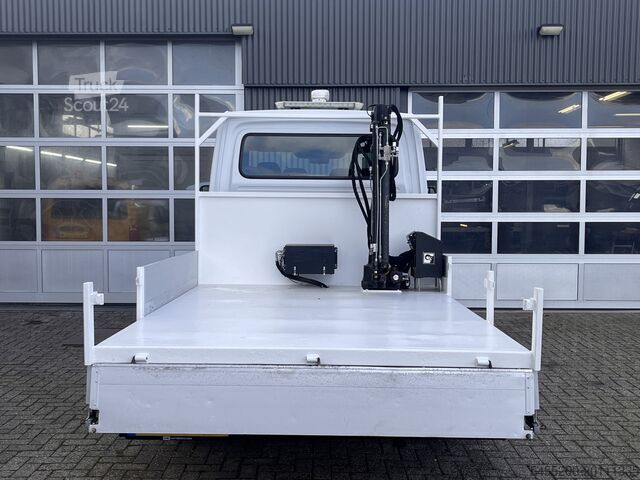 Flatbed kamion sa dizalicom Mercedes-Benz Sprinter 513 CDI 130pk DC Laadkraan Hiab 017T A...
