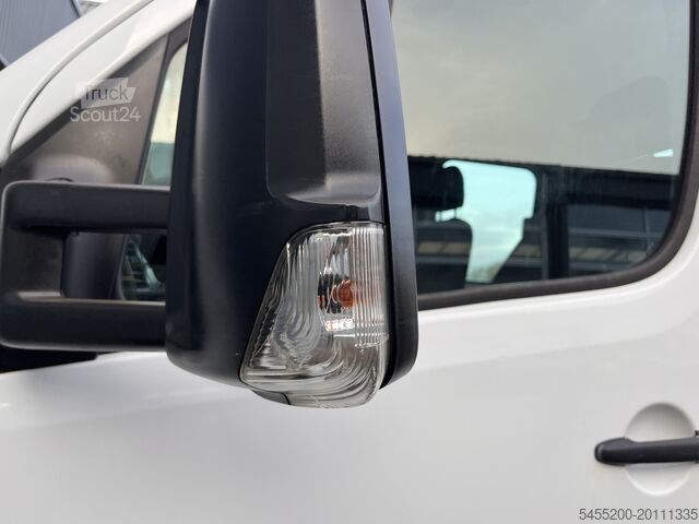 Flatbed kamion sa dizalicom Mercedes-Benz Sprinter 513 CDI 130pk DC Laadkraan Hiab 017T A...