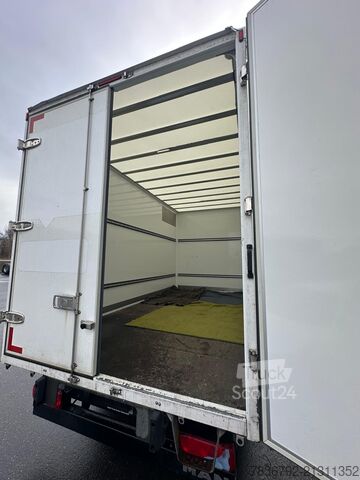 Transporter mit Koffer MAN TGE