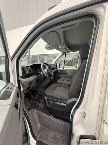 Transporter mit Koffer MAN TGE