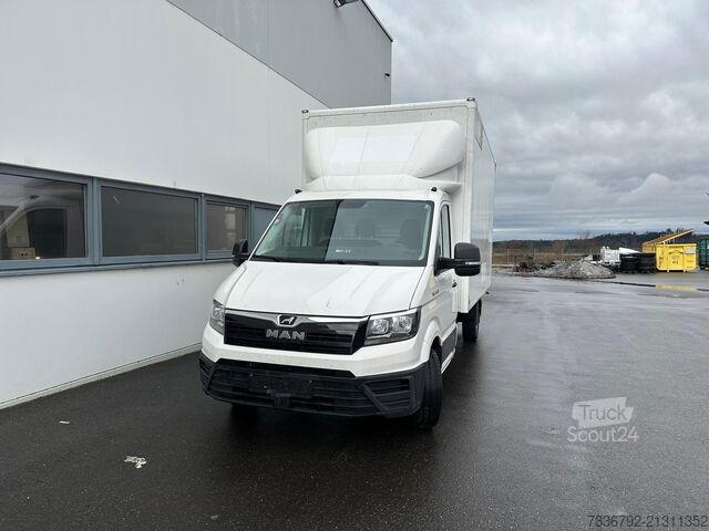 Transporter mit Koffer MAN TGE