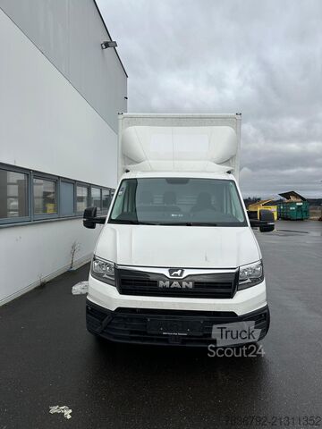 Transporter mit Koffer MAN TGE