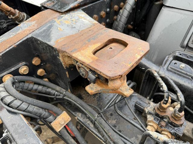 Standard SZM SCANIA R580 LB 8x2*6 HNB SZM mit Kran HIAB XS 422