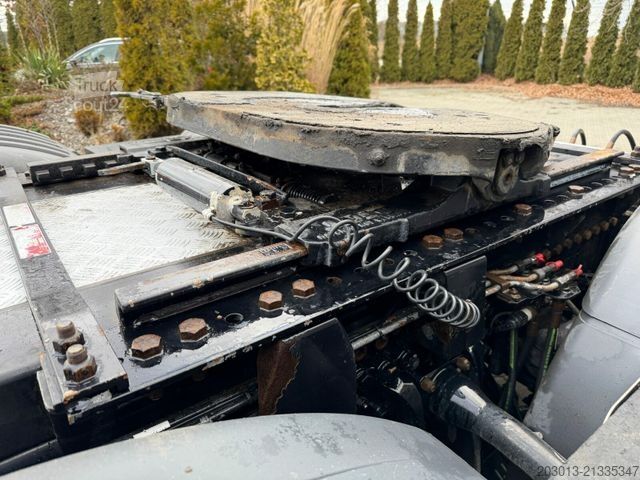 Standard SZM SCANIA R580 LB 8x2*6 HNB SZM mit Kran HIAB XS 422