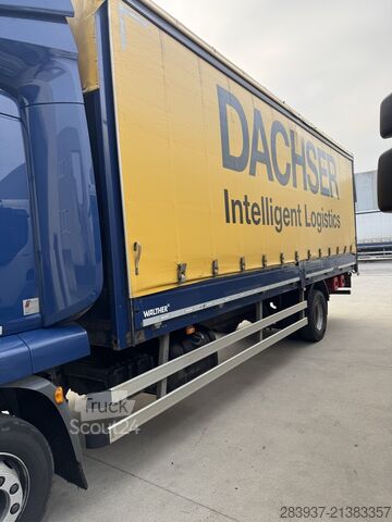 Samochód ciężarowy z plandeką typu platforma DAF 290