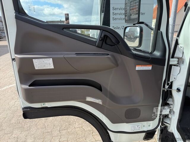 Přizpůsobená dodávka FUSO Canter 7C18 Abrollkipper mit Container KAMERA