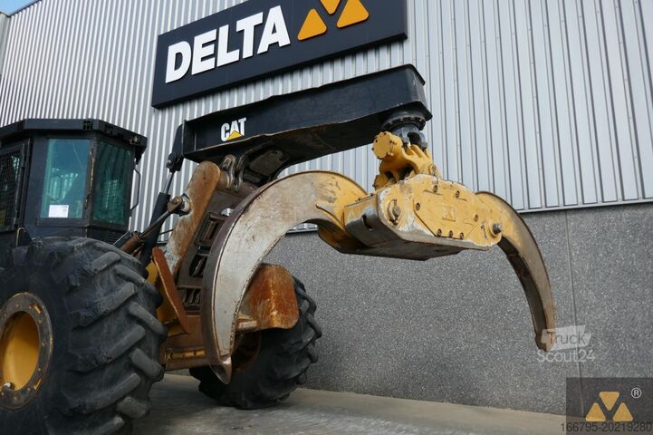 Débusqueuse Caterpillar 525D