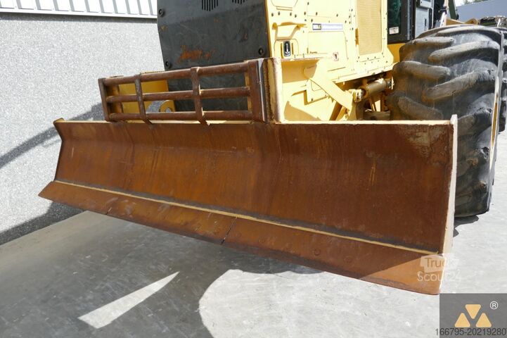 Débusqueuse Caterpillar 525D