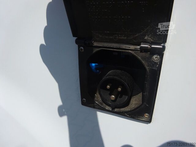 عربة تخييم FORD Nugget 185PS Autm. Bi-Xenon Markise AHK ACC