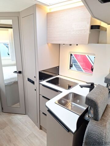 Autocaravana semi-integrada BÜRSTNER Campeo TD 660 Automatik, Hubbett