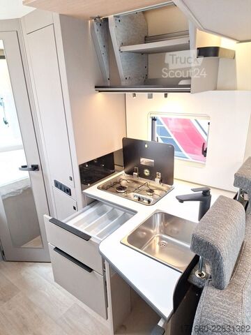 Autocaravana semi-integrada BÜRSTNER Campeo TD 660 Automatik, Hubbett