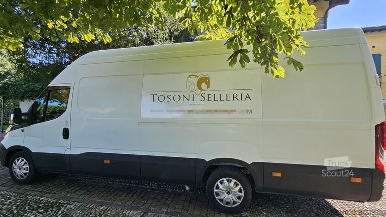 Gesloten bestelwagen Iveco Daily 35 S 15 PASSO LUNGO