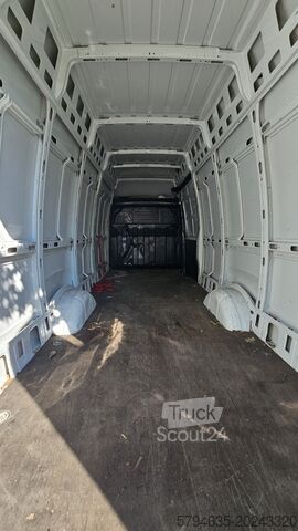 Gesloten bestelwagen Iveco Daily 35 S 15 PASSO LUNGO