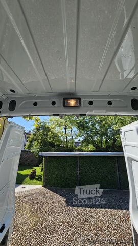 Gesloten bestelwagen Iveco Daily 35 S 15 PASSO LUNGO