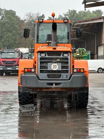 جرافة ذات عجلات DOOSAN DL 200 inkl. Schaufel & Gabel Bj.2013 107kW
